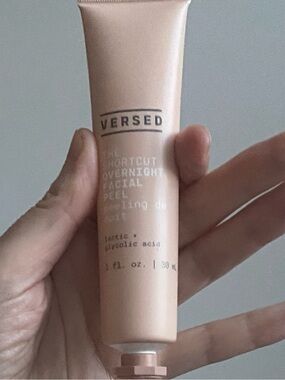 Versed - The Shortcut Overnight Facial Peel - 1 fl oz.